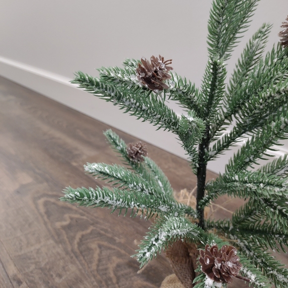 Winter pine tree decoration - Picture 5 of 6